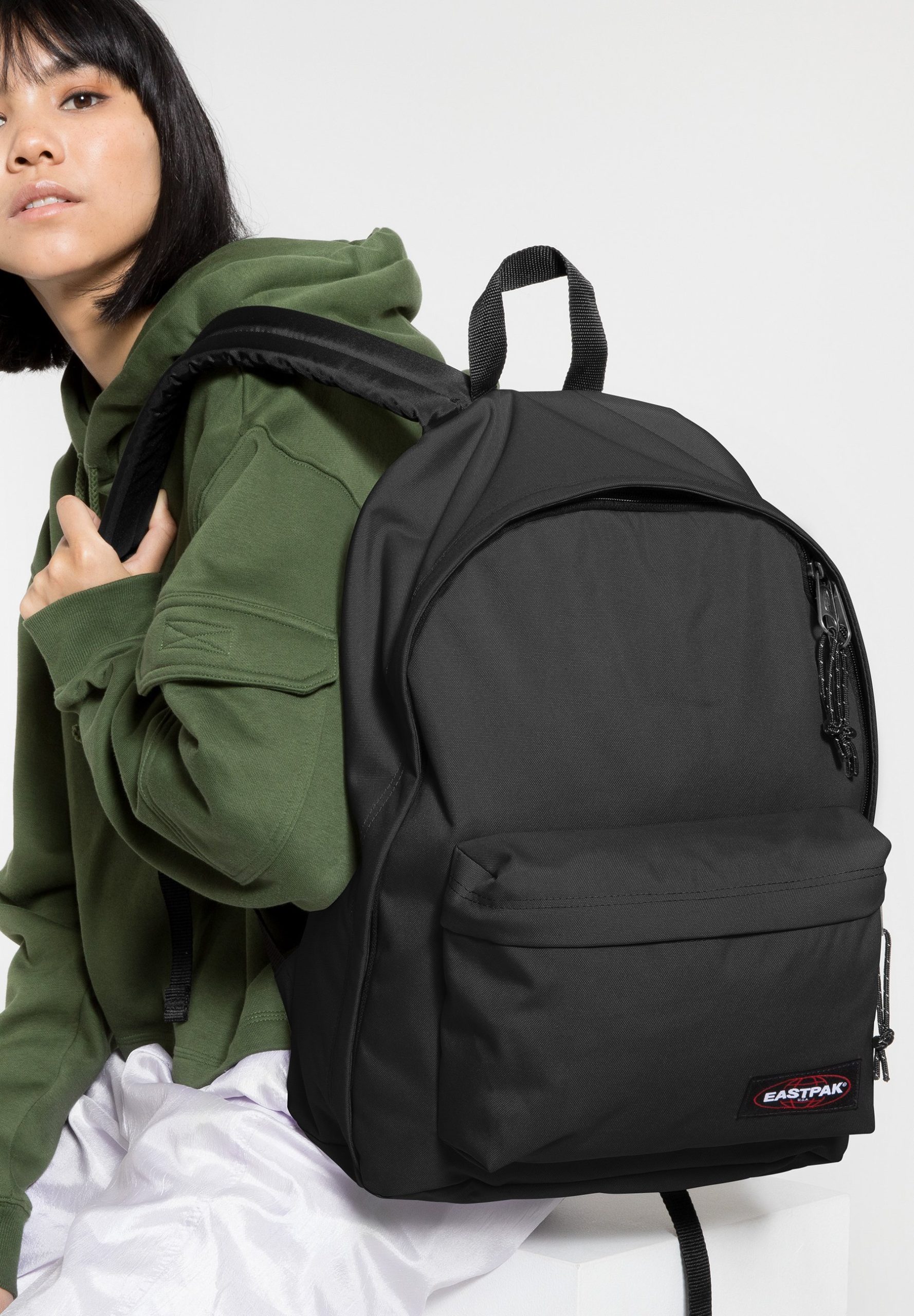 rucksack-eastpak-schwarz-707fio-1.jpg